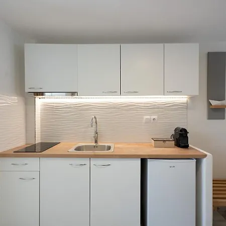 White W1 New In Apartment