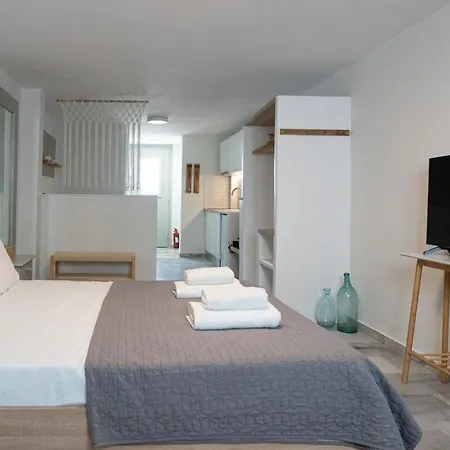 Apartment White W1 New In Naousa (Paros)