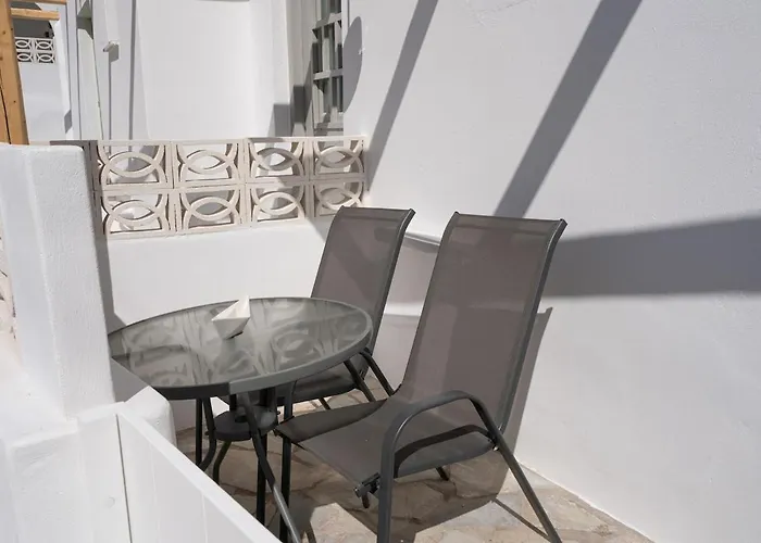 White W1 New In Naousa (Paros)