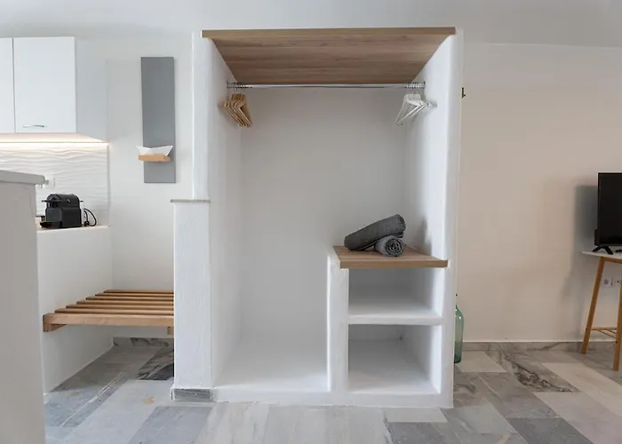 White W1 New In Apartment