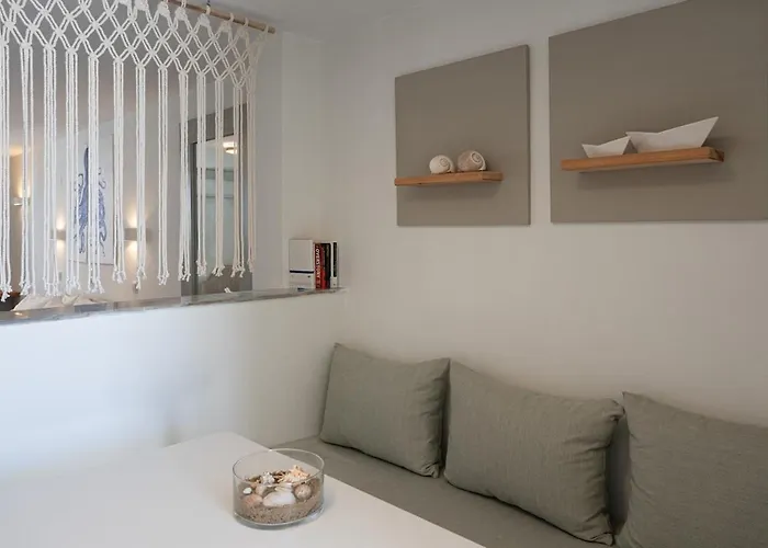 White W1 New In Apartment