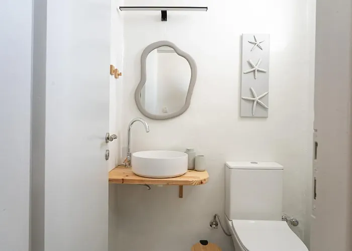 White W1 New In Apartment *