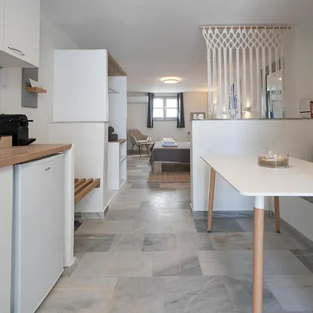 White W1 New In Apartment *