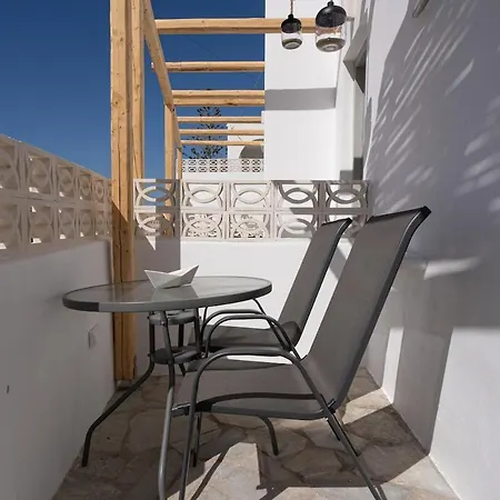 White W1 New In Naousa (Paros)