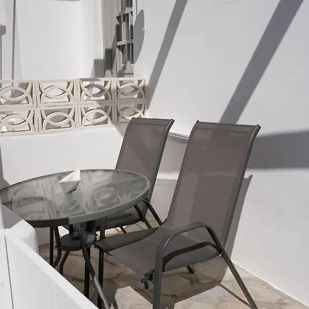 White W1 New In Naousa (Paros)