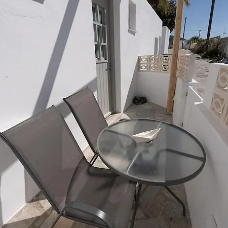 White W1 New In * Naousa (Paros)