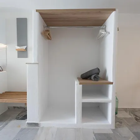 White W1 New In Apartment