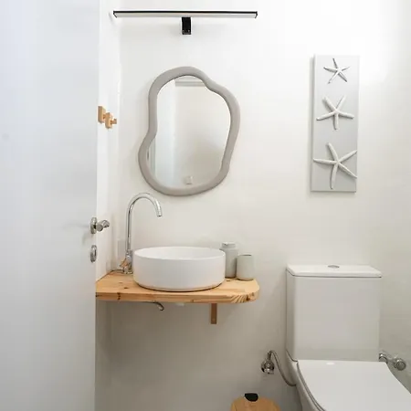 White W1 New In Apartment *